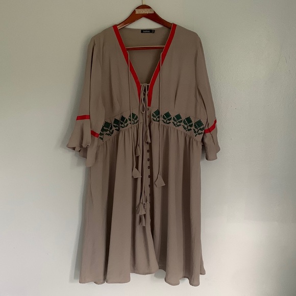 EUC Beautiful Embroidered Flowing Crepe Dress with Tassel and Button Detail - Picture 2 of 6
